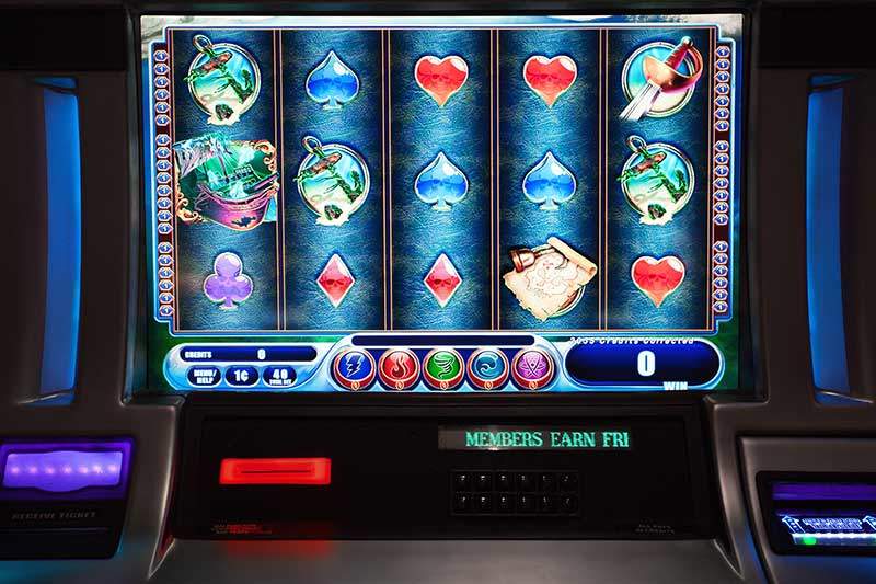 Jsou výherní automaty online lepší než ty klasické v kamenných kasínech?