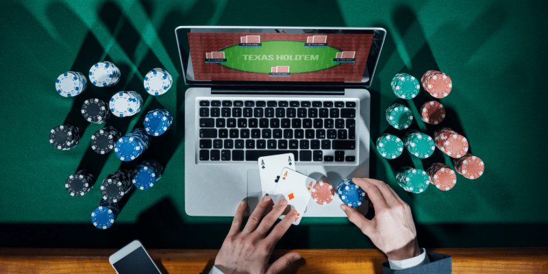 Hraní pokeru on-line